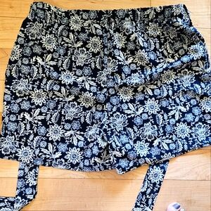 Ashley blue cross tie floral shorts